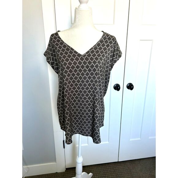 EXPRESS Satin Lattice Print Short Sleeve Blouse Size M - Picture 5 of 5